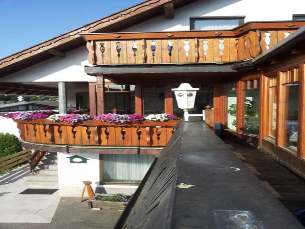 Pension "Dorfkrug" Winterberg Extérieur photo